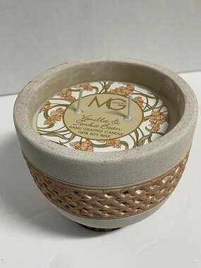 Soy Wax Candle: Lavender, Herbs & Dried Flowers - Book Lover Gift. - ,